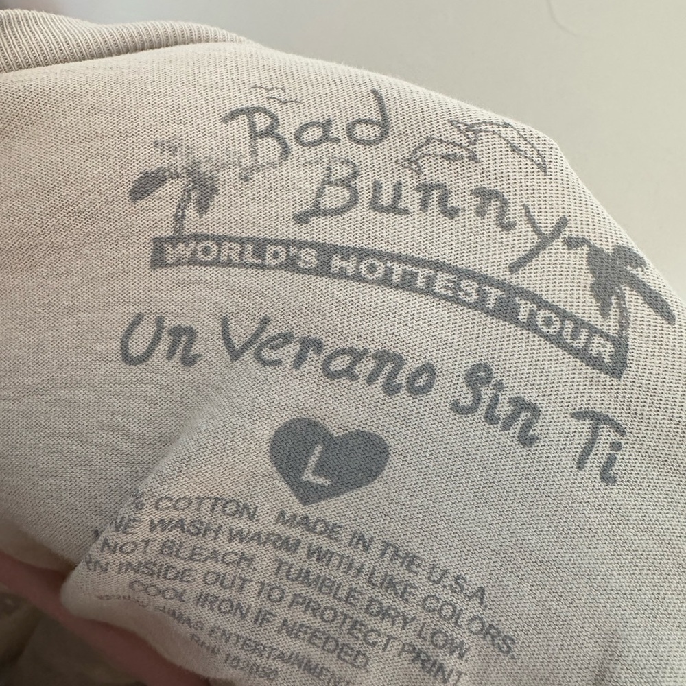 Official Bad bunny 2022 tour long sleeve t shirt size large un verano sin ti - Picture 7 of 7